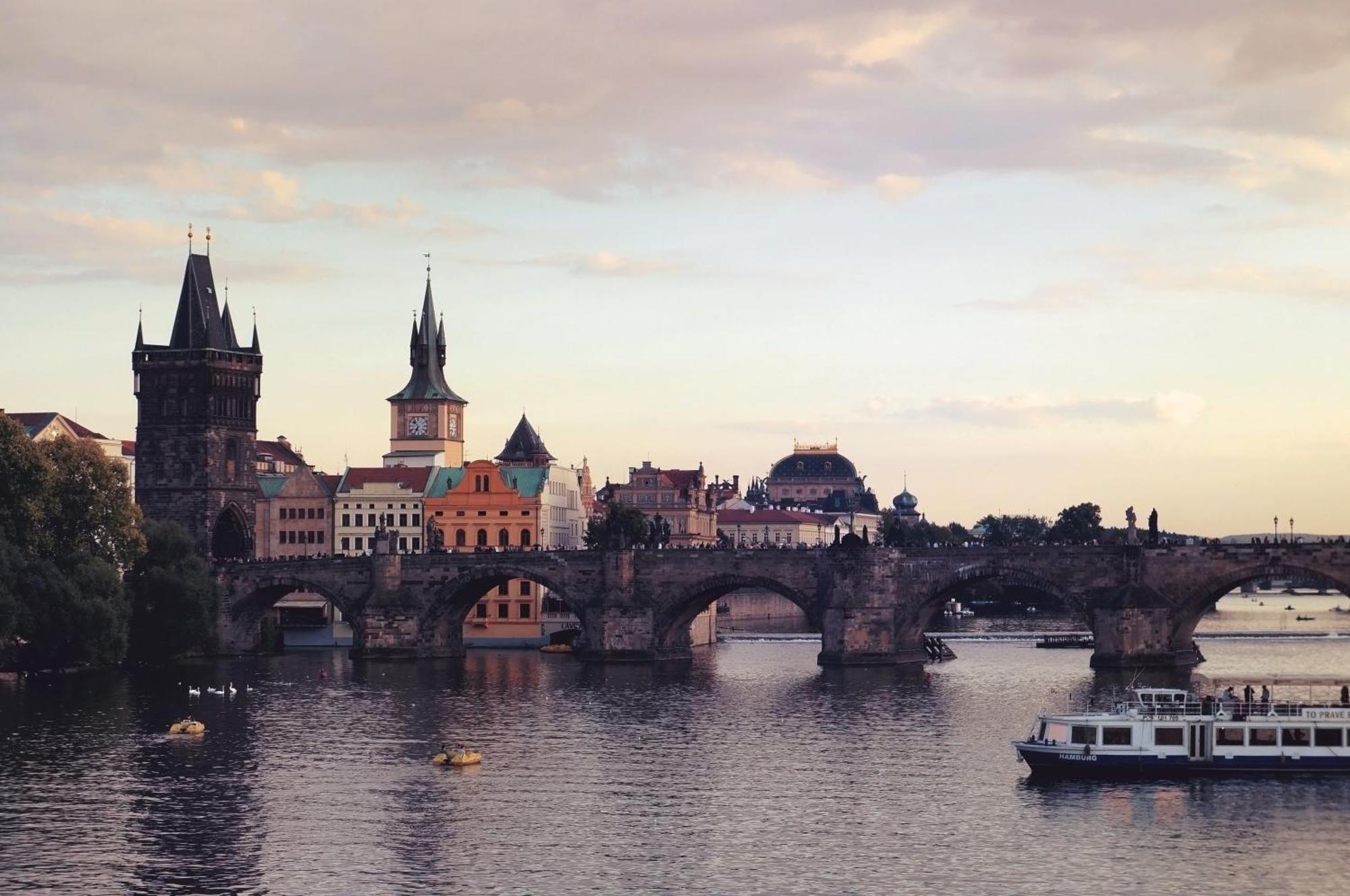 Appartamento Nice Apartman In New Town Praga Esterno foto
