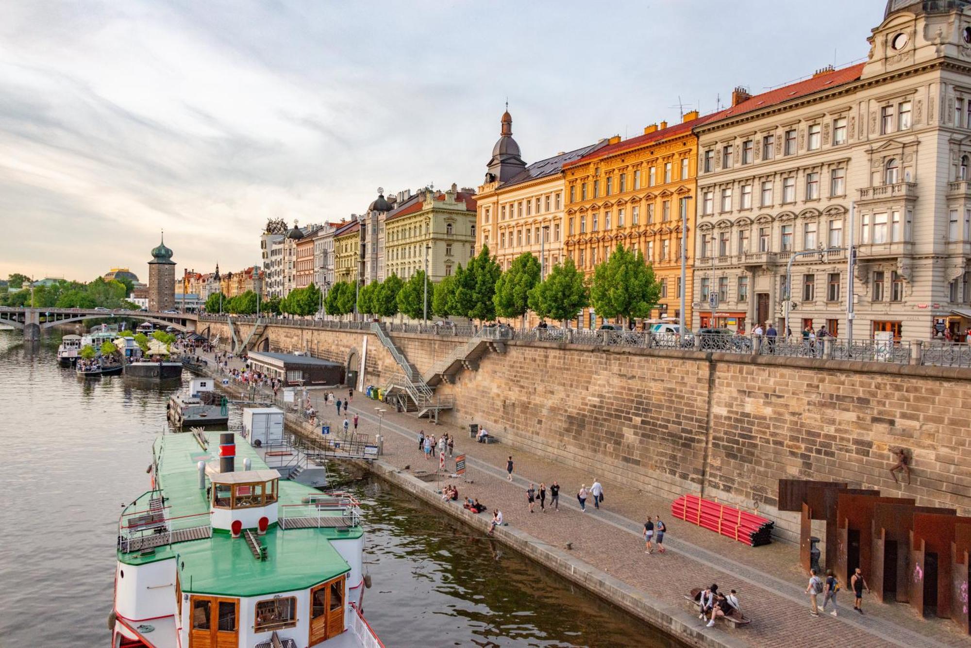 Appartamento Nice Apartman In New Town Praga Esterno foto